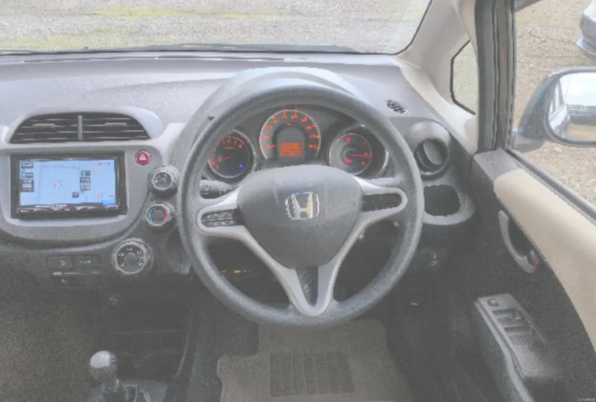 2013 Honda fit, 1.3 Petrol, Manual - Image 3