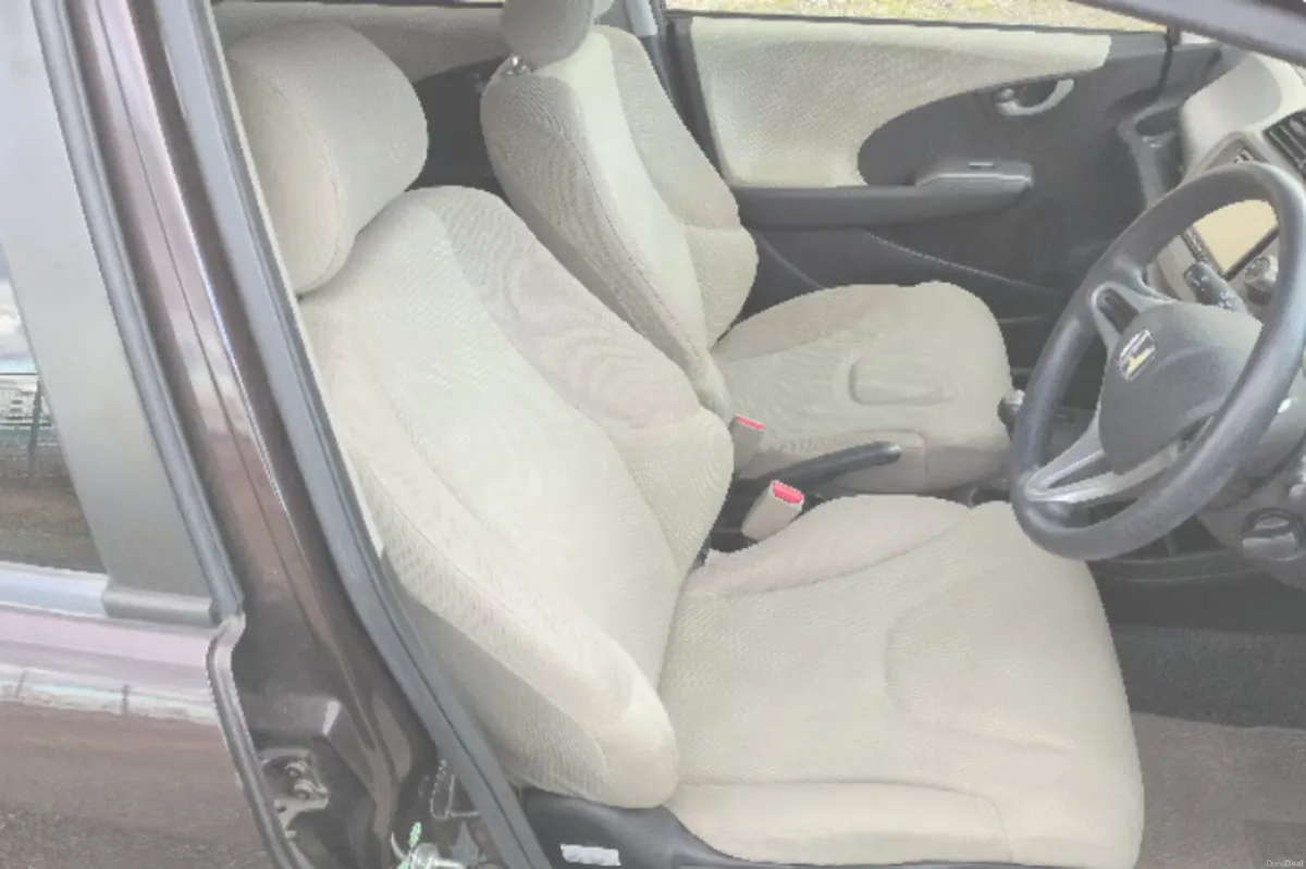 2013 Honda fit, 1.3 Petrol, Manual - Image 4