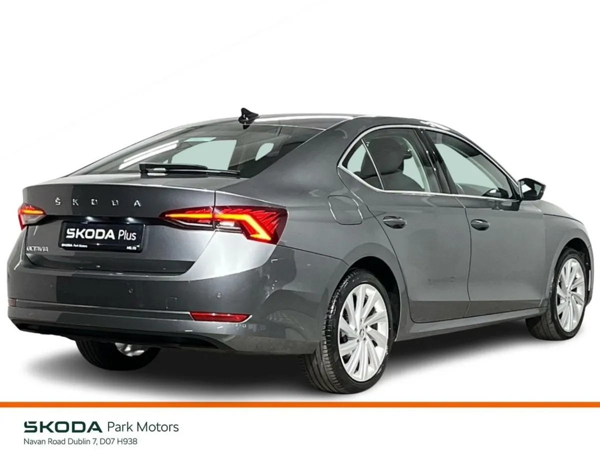 Skoda Octavia Style DSG 2.0TDI 150BHP - Reversing - Image 3