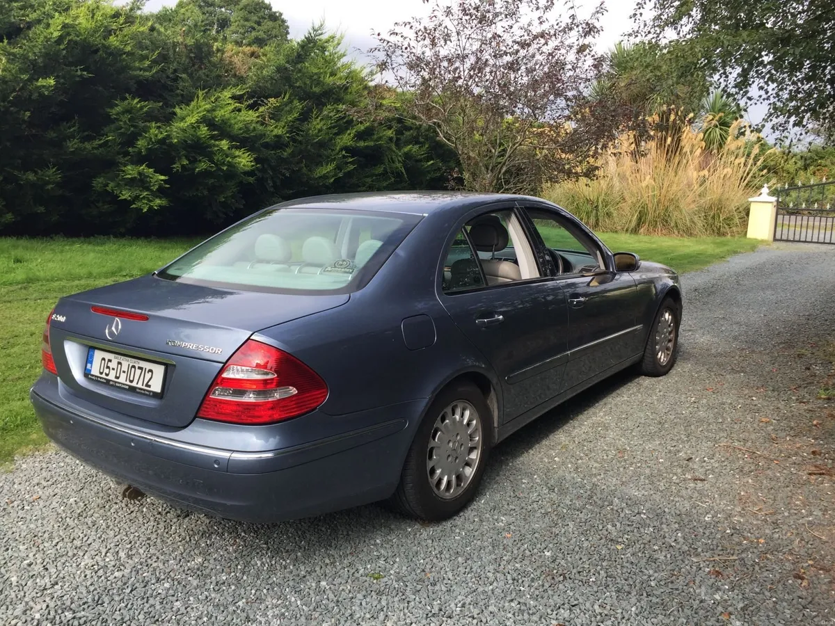 Mercedes-Benz E-Class 2005 - Image 2