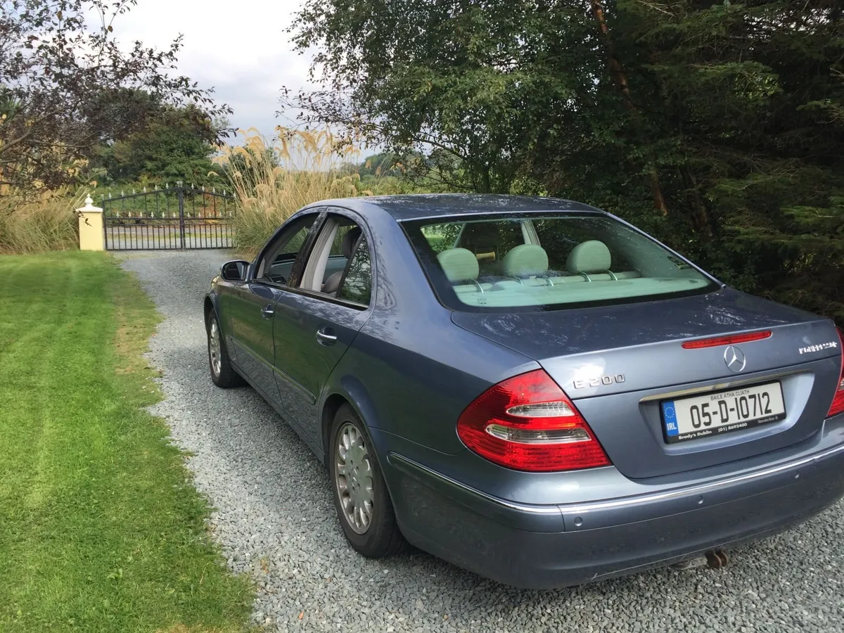 Mercedes-Benz E-Class 2005 - Image 3