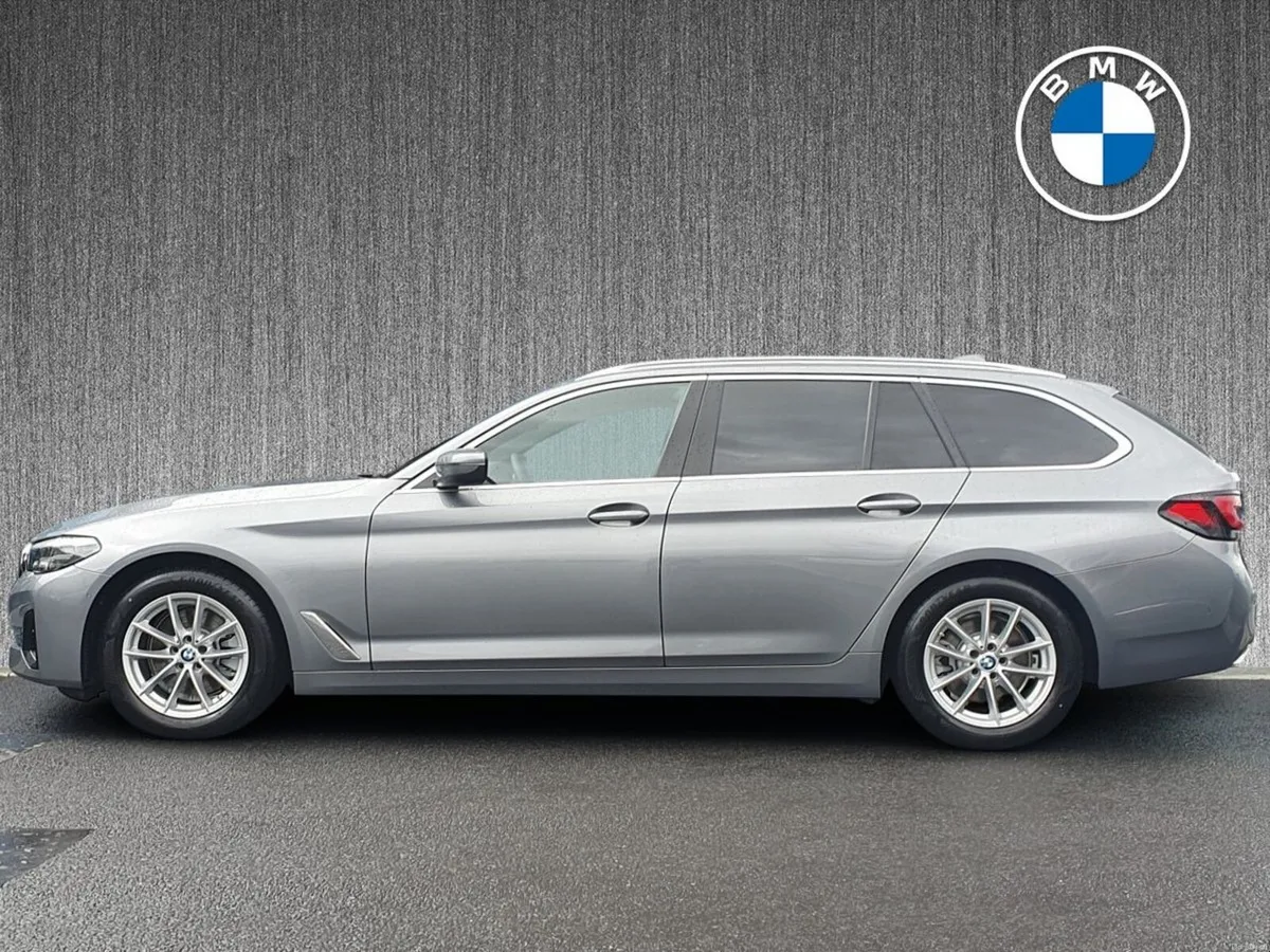 BMW 5-Series 520d SE Touring - Image 4