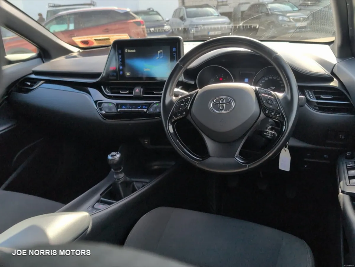 Toyota C-HR 1.2T LUNA PETROL MANUAL - Image 6