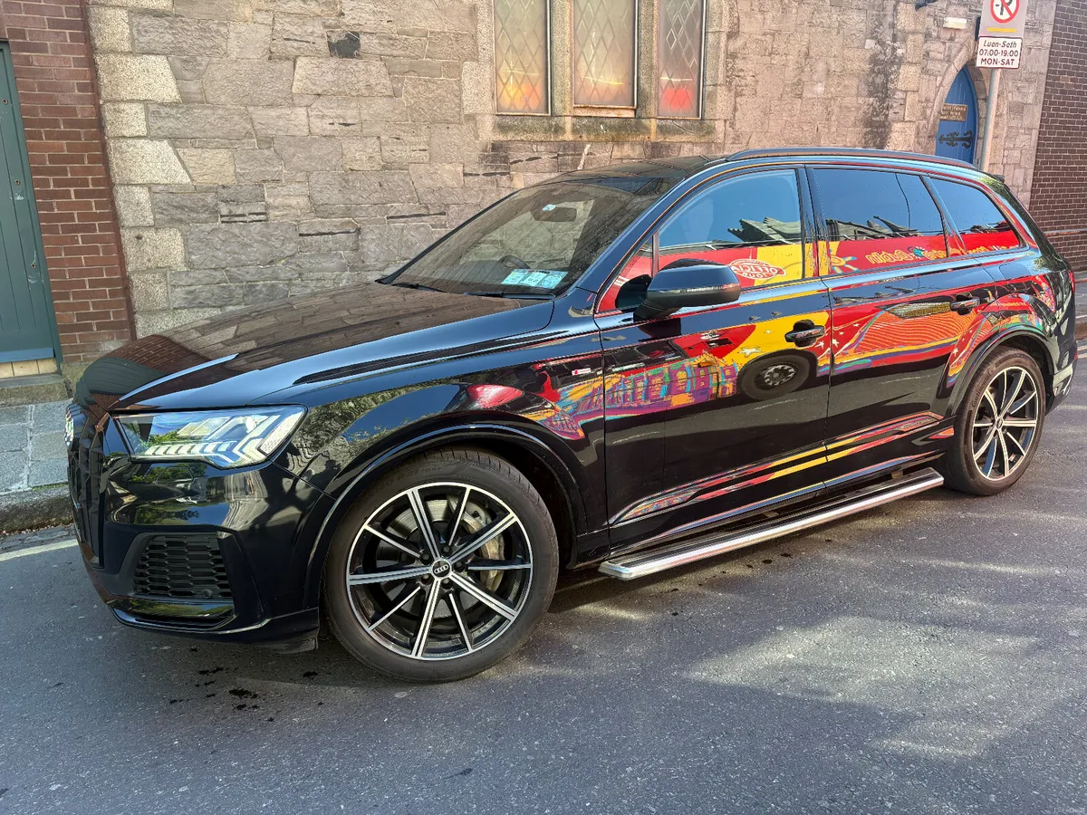 Audi Q7 2021 3.0TFSI PHB S-LINE QUATTRO BLACK EDIT - Image 4