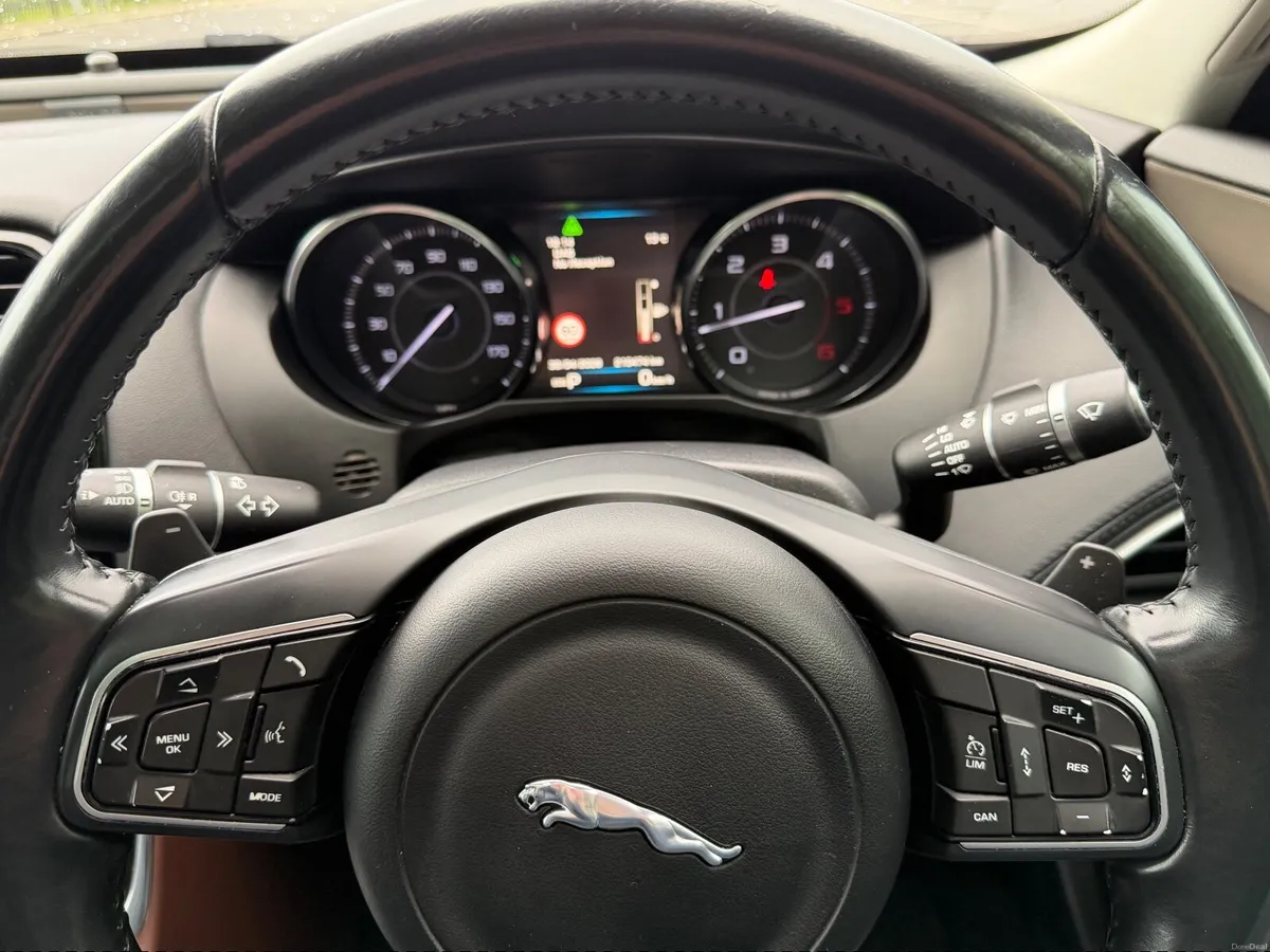 Jaguar XE 2016 - Image 4