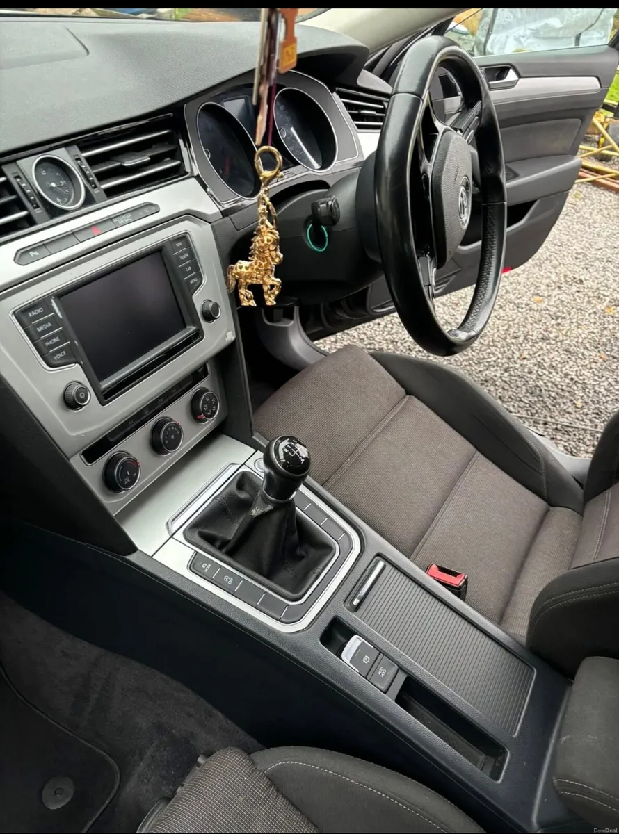 Volkswagen Passat 2015 - Image 4