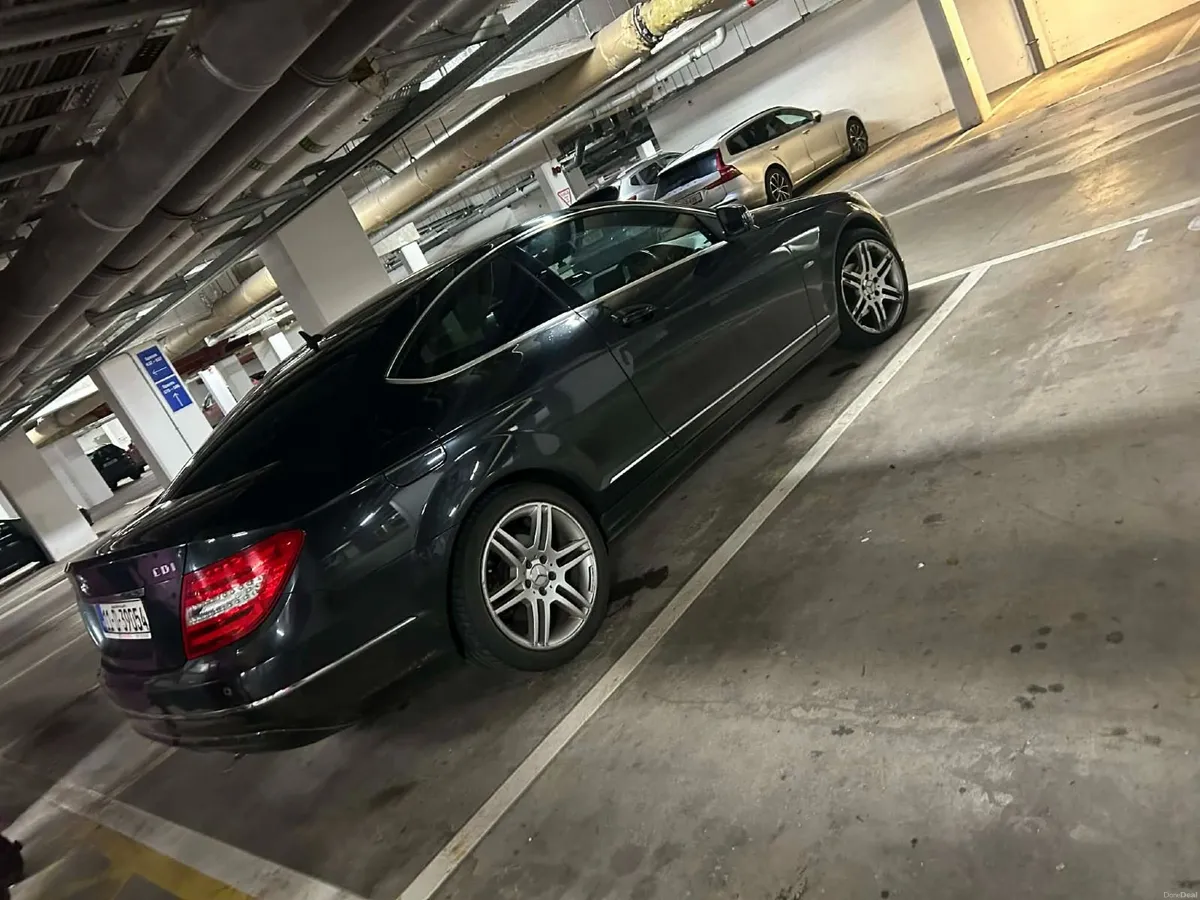 Mercedes-Benz C-Class 2011 - Image 2