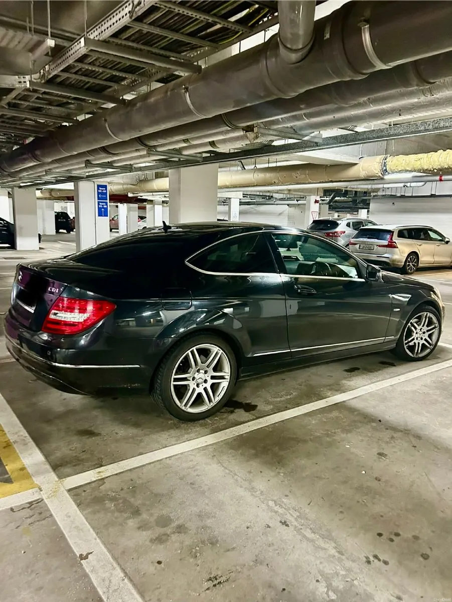 Mercedes-Benz C-Class 2011 - Image 3