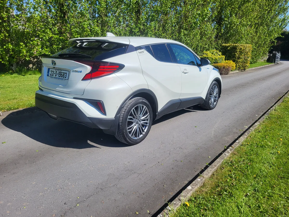 Toyota C-HR  HYBRID  AUTOMATIC - Image 2