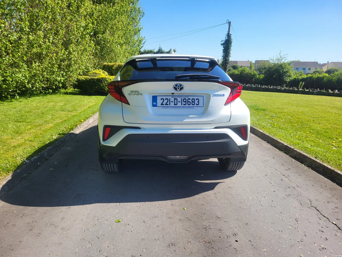 Toyota C-HR  HYBRID  AUTOMATIC - Image 3