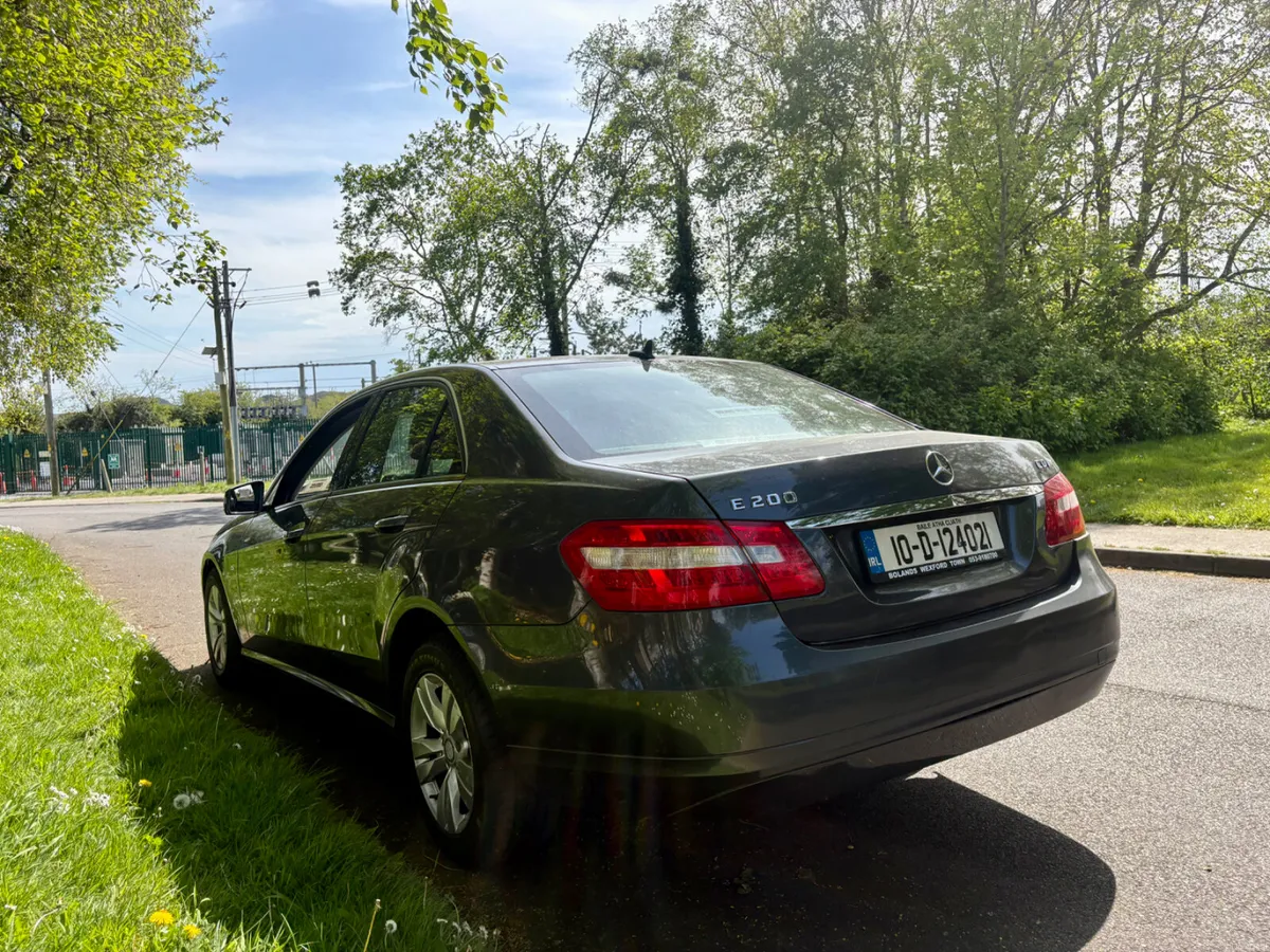 2010 Mercedes-Benz E-Class low kms automatic - Image 5