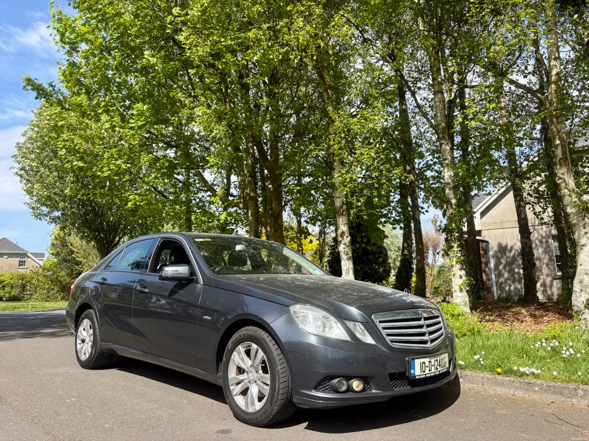 2010 Mercedes-Benz E-Class low kms automatic - Image 1