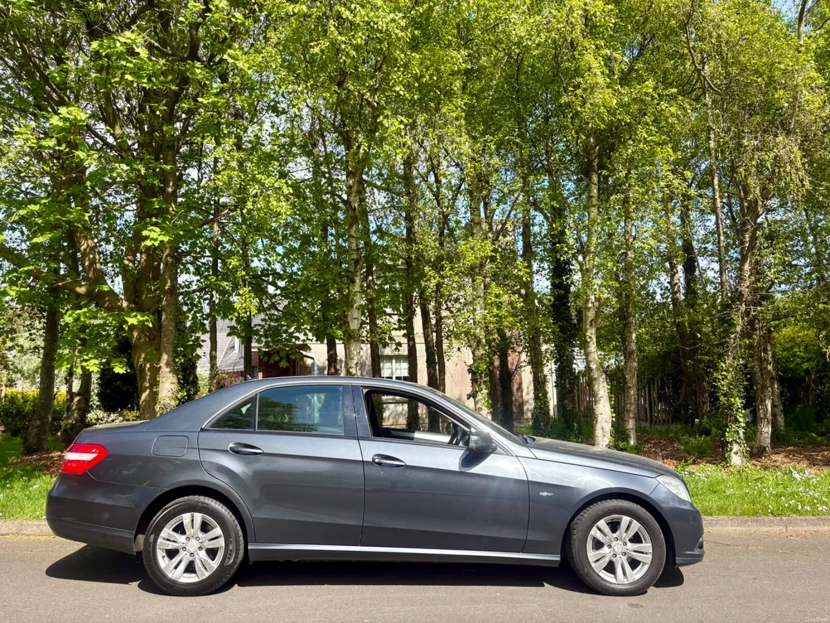 2010 Mercedes-Benz E-Class low kms automatic - Image 2