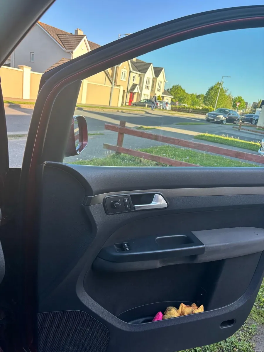 Volkswagen Touran 2009 - Image 3