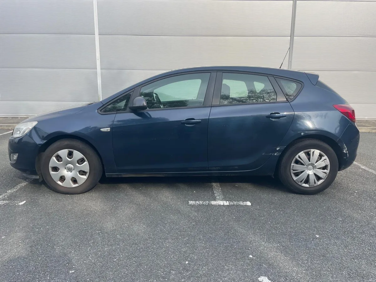 2011 Vauxhall Astra NEW NCT - Image 4