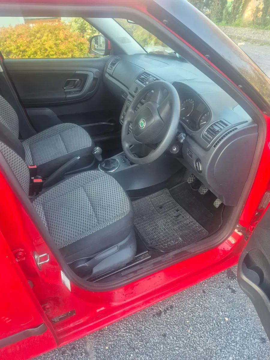 Skoda Fabia 2011 - Image 2