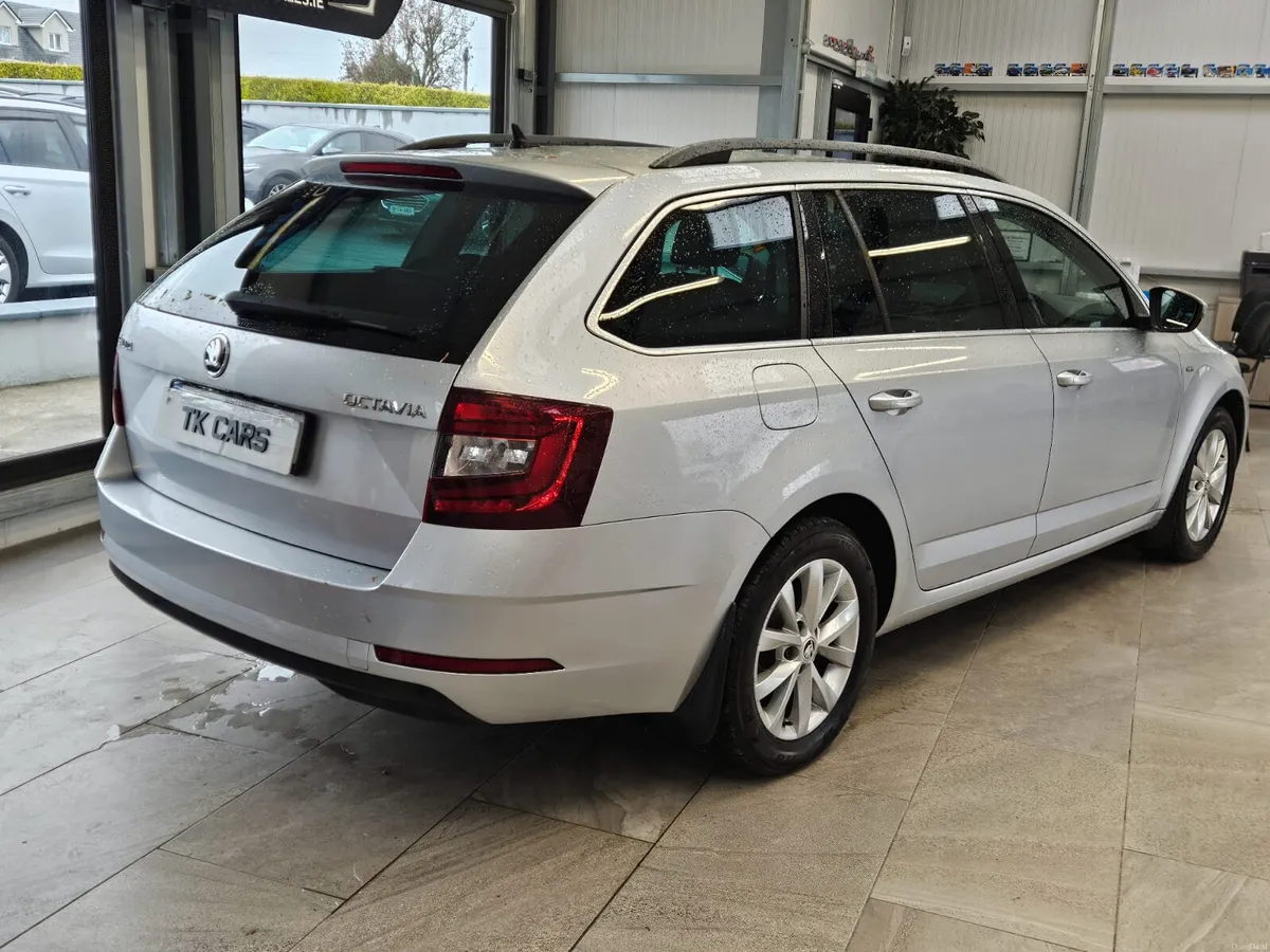 201 SKODA OCTAVIA ESTATE SOLEIL EDITION - Image 4