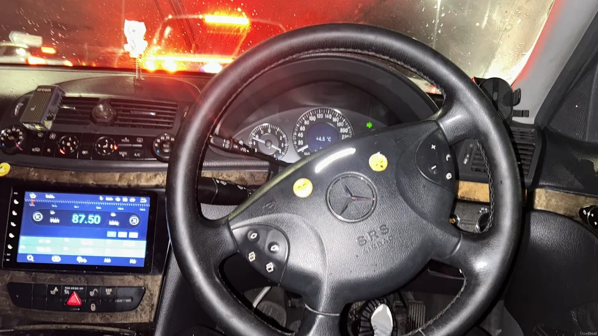 Mercedes-Benz E-Class 2006 - Image 2