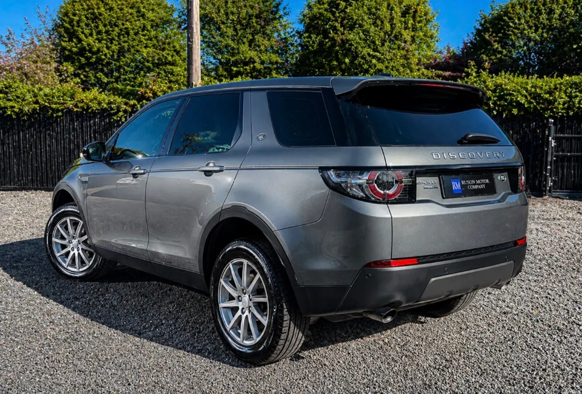 152 Land Rover Discovery Sport 2.0 Diesel - Image 3