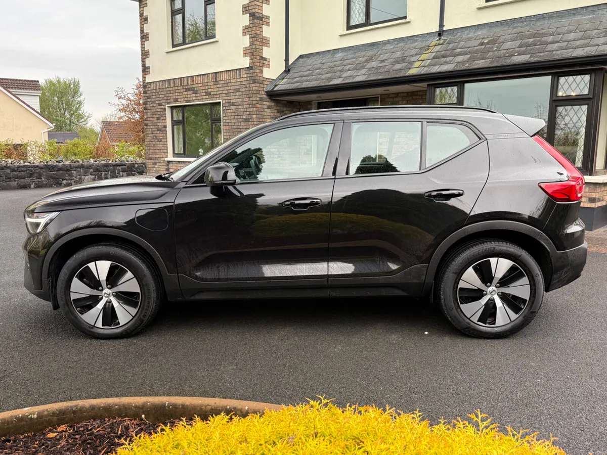 *Low Kms* 232 Volvo XC40 Plus Dark! - Image 4