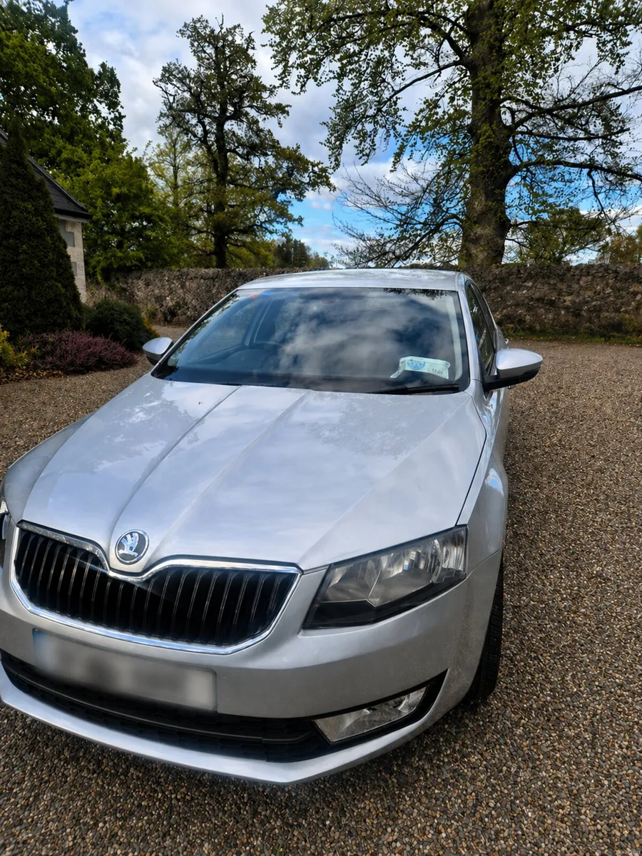 142 Skoda Octavia 1.6 TDI Elegance Automatic - Image 1