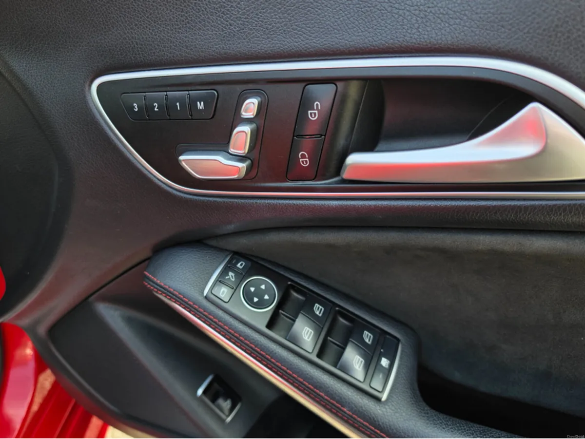 Mercedes-Benz CLA CLA AMG INTERIOR HALF LEATHER SE - Image 4