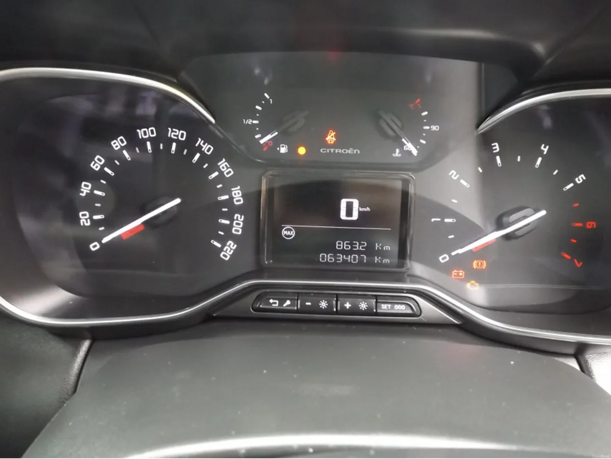 Citroen C3 Aircross FEEL PURETECH 110 S&S 4DR - Image 4