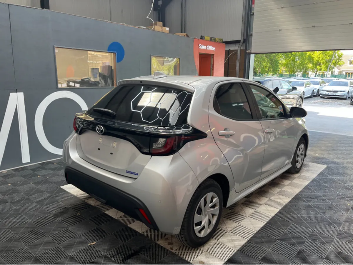 Toyota Yaris 2021 TOYOTA YARIS 1.0 AUTOMATIC / REV - Image 2