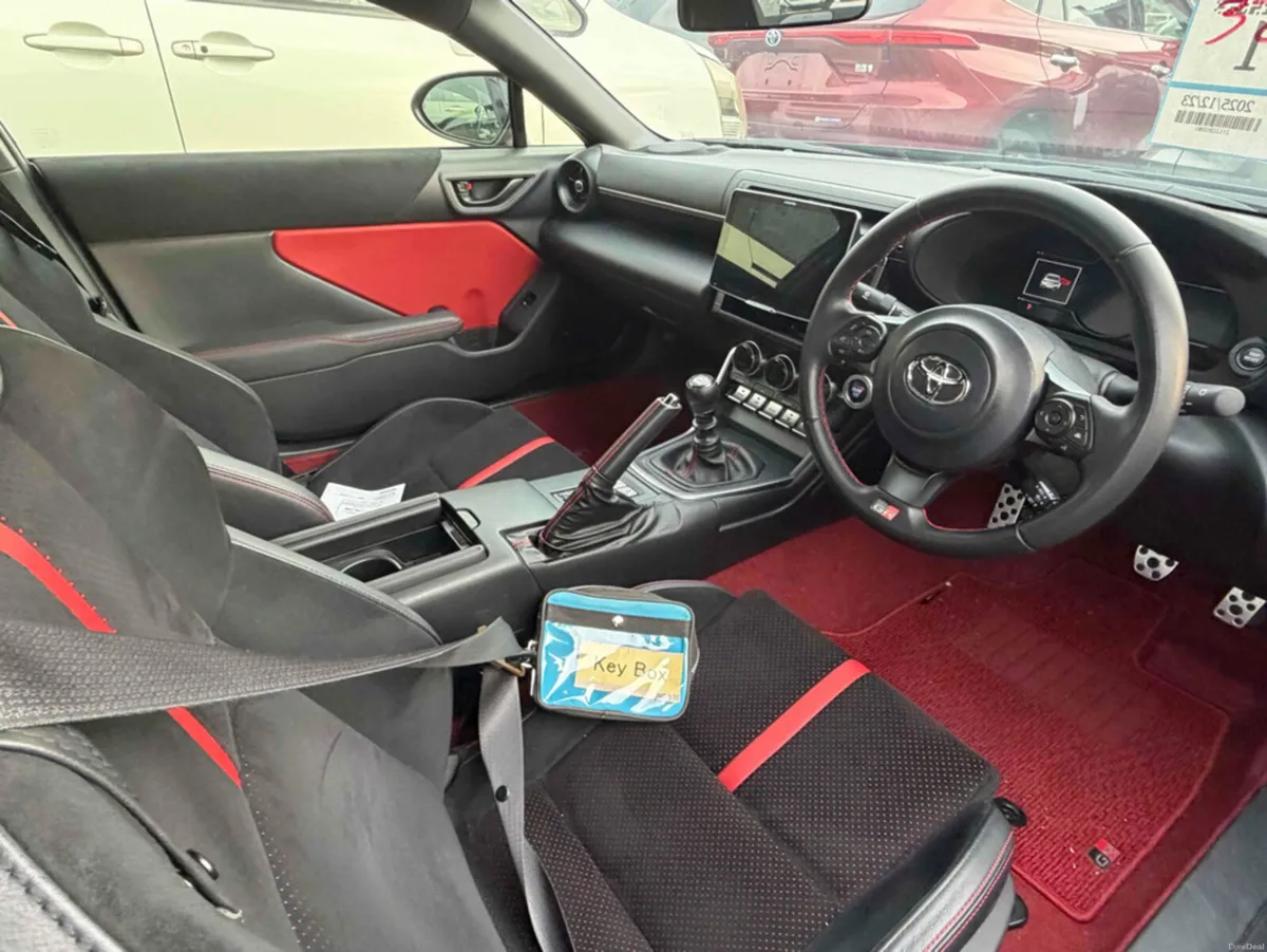 Toyota GR86 RZ 2.4 PETROL MANUAL //RARE//HEATED SE - Image 3