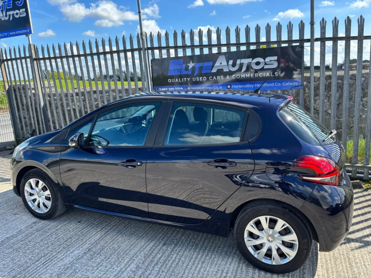 Peugeot 208 1.2 allure manual - Image 4