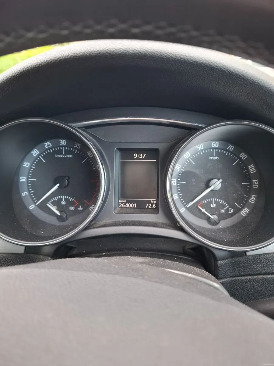 Skoda Superb 2010 - Image 3