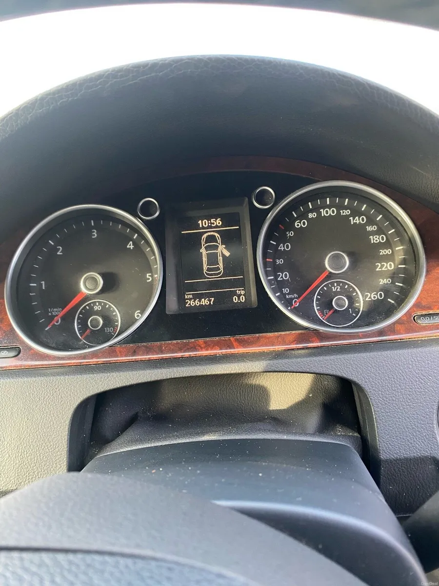 Volkswagen Passat - Image 3