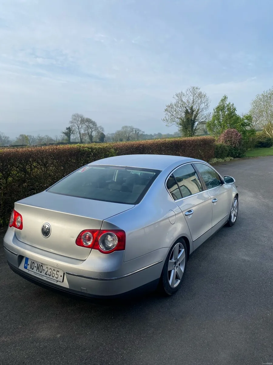 Volkswagen Passat - Image 1