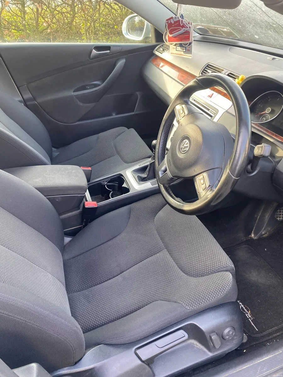 Volkswagen Passat - Image 4