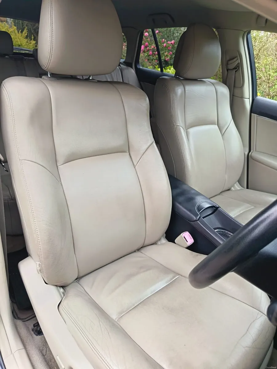 Toyota Avensis Estate - Image 2