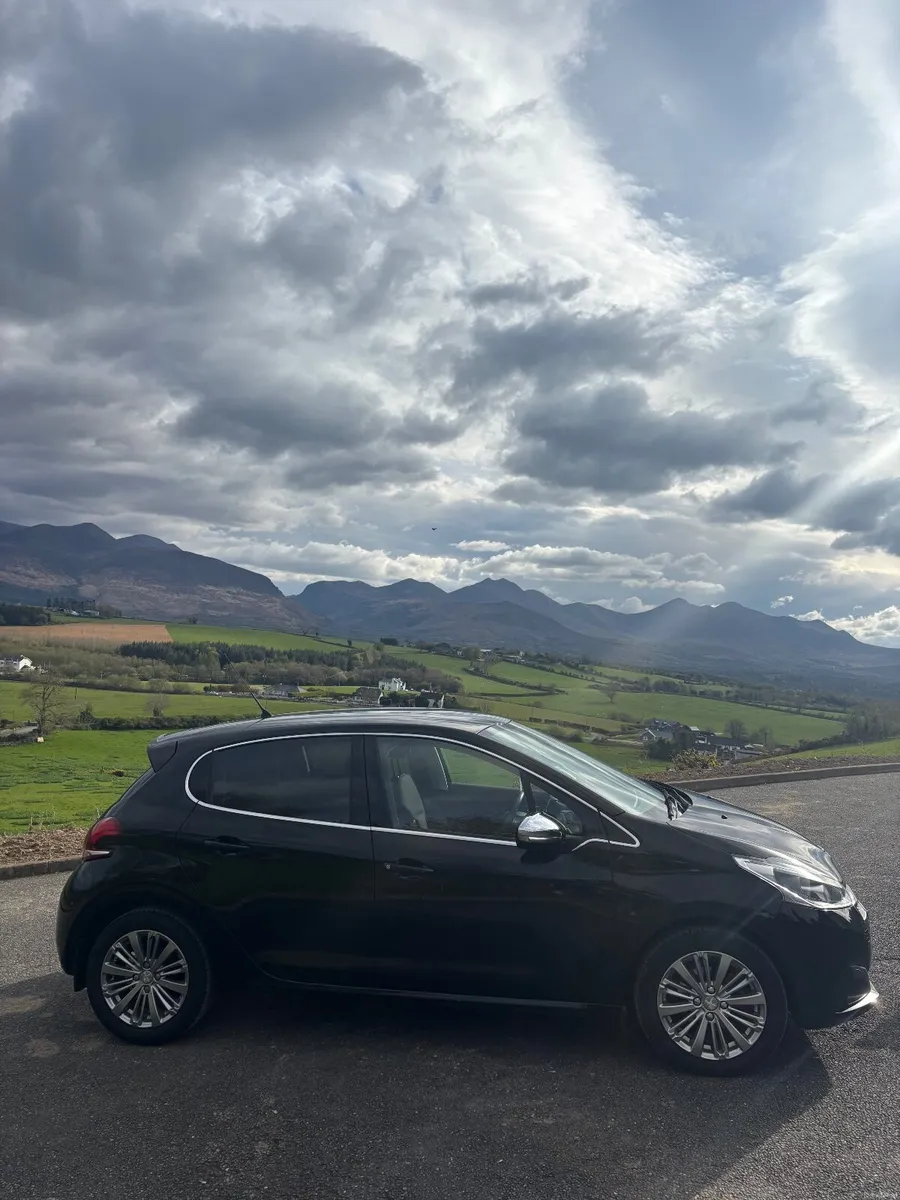 2017 Peugeot 208 Allure - Image 1