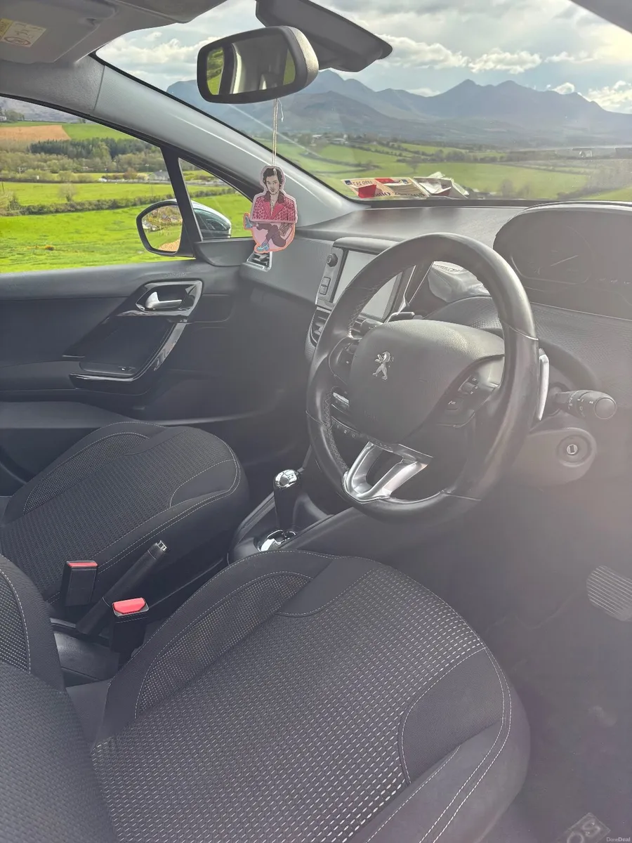 2017 Peugeot 208 Allure - Image 4