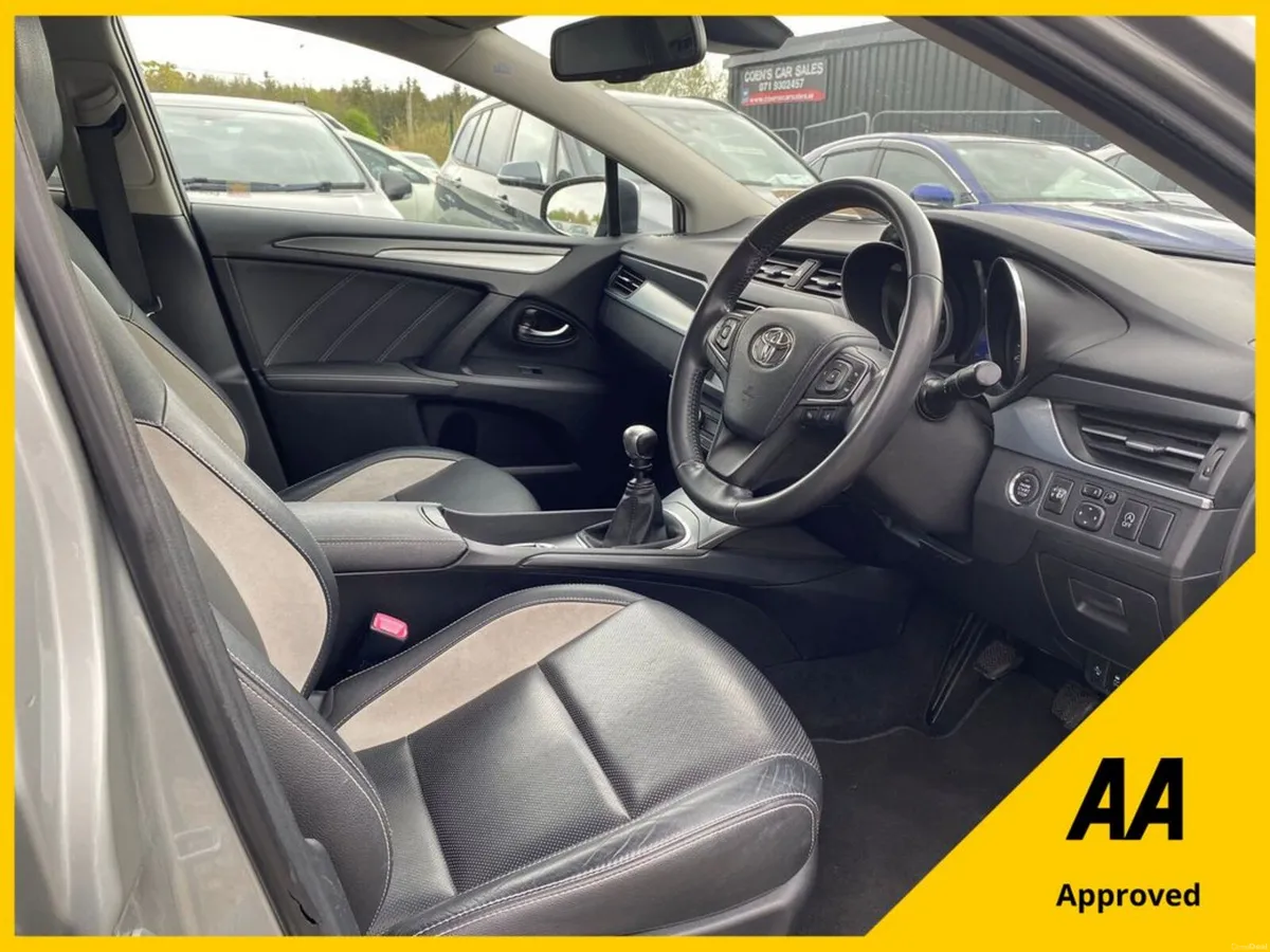 Toyota Avensis 1.6D SOL Navi - Leather - Image 2