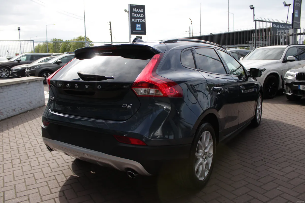 2019 VOLVO V40 D4 2.0 5DR HATCHBACK - Image 4