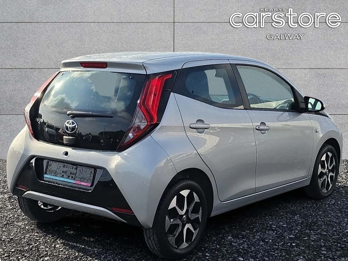 Toyota Aygo 1.0 VVT-i x-play Smartphone - Image 3