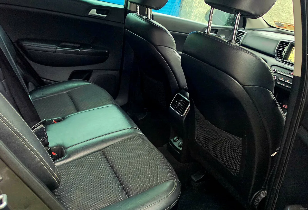 Kia Sportage 1.6CRDI REV CAMERA SAT NAV - Image 6