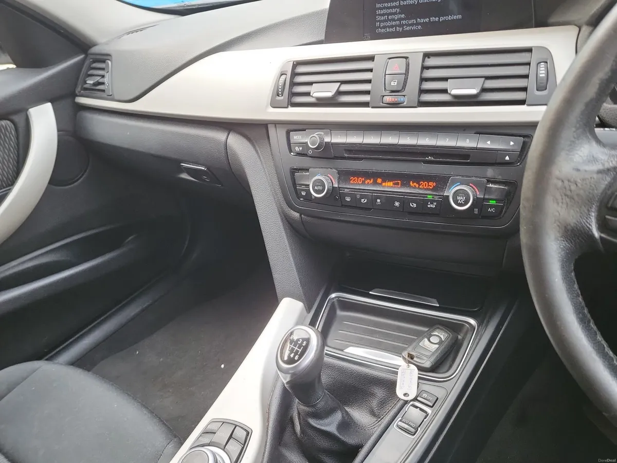 BMW 3-Series 2015 white sport - Image 2