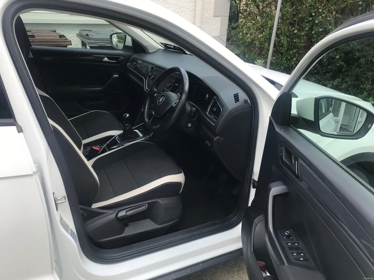 Volkswagen T-Roc 2019 - Image 2