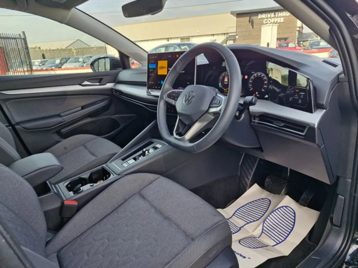 Volkswagen Golf Edition 75 1.5 Mhev 116HP - Image 4