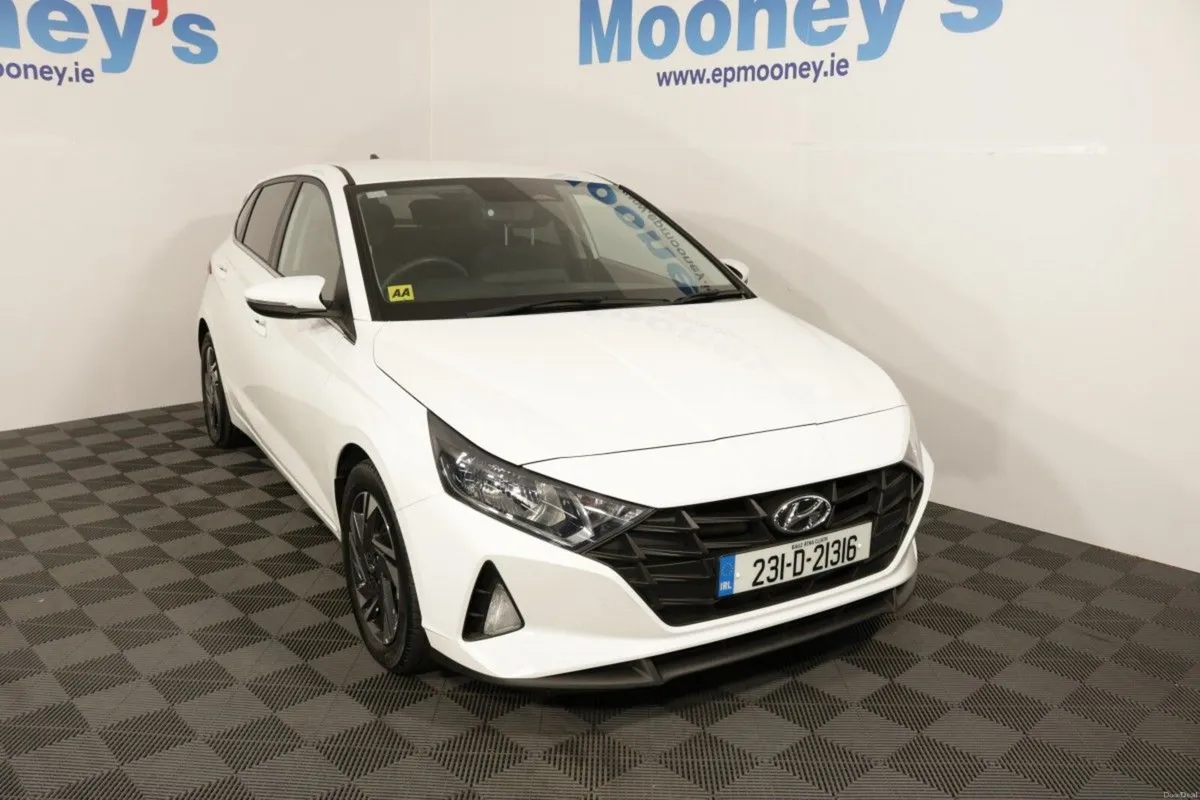 Hyundai i20 DELUXE PLUS 1.2L PETROL HATCHBACK - Image 1