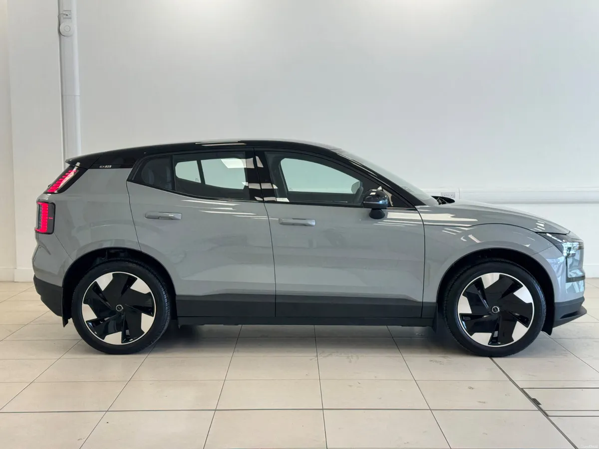 Volvo EX30 2025 - Image 3