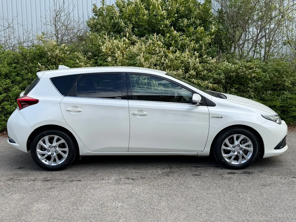Toyota Auris Hybrid 2017 - Image 3
