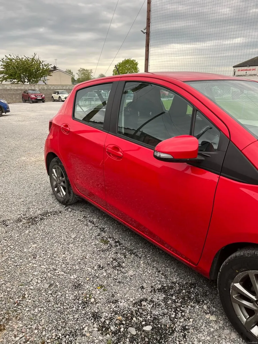 Toyota Yaris 2017 - Very low KM - Image 2