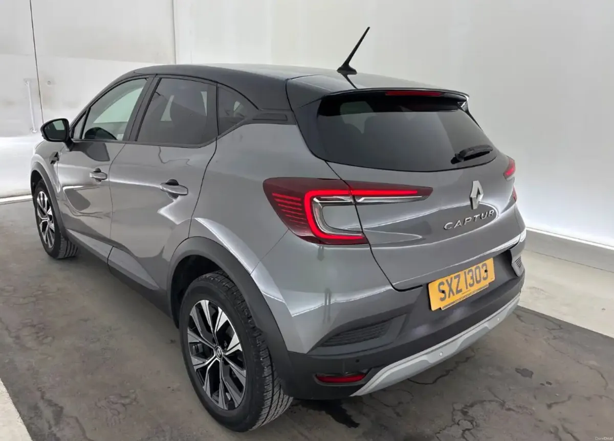 Renault Captur 2023 - Image 2