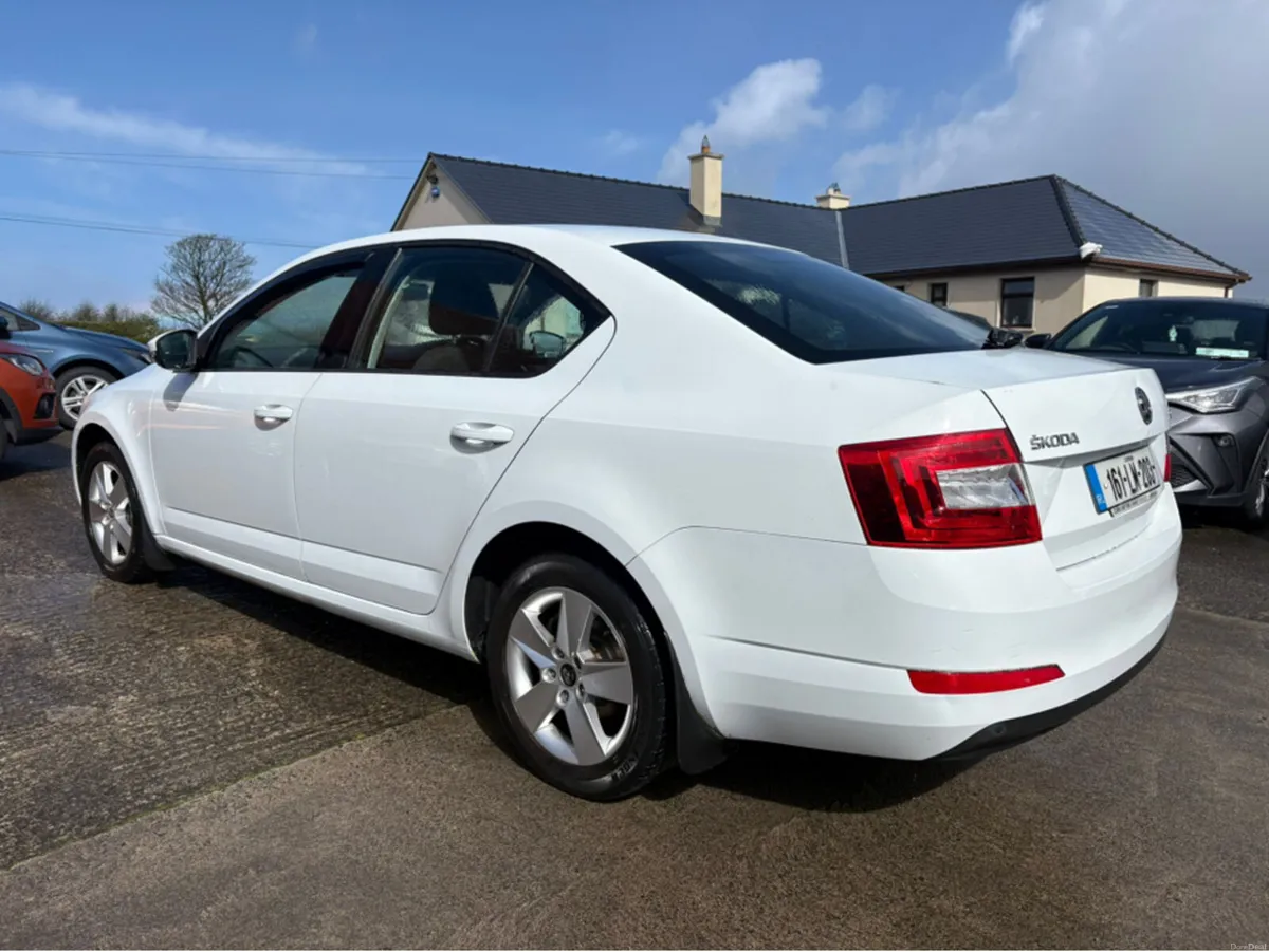 Skoda Octavia AMBITION 1.6 TDI 90HP 4 4DR - Image 2
